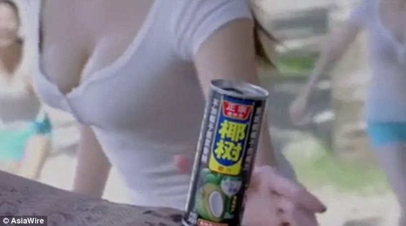 Κίνα: Χυμός καρύδας υπόσχεται… αύξηση στήθους στις γυναίκες! (βίντεο)